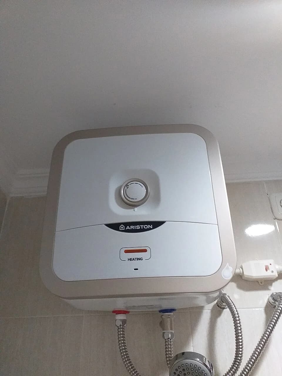 Wall-mounted water heater with hot and cold water connections